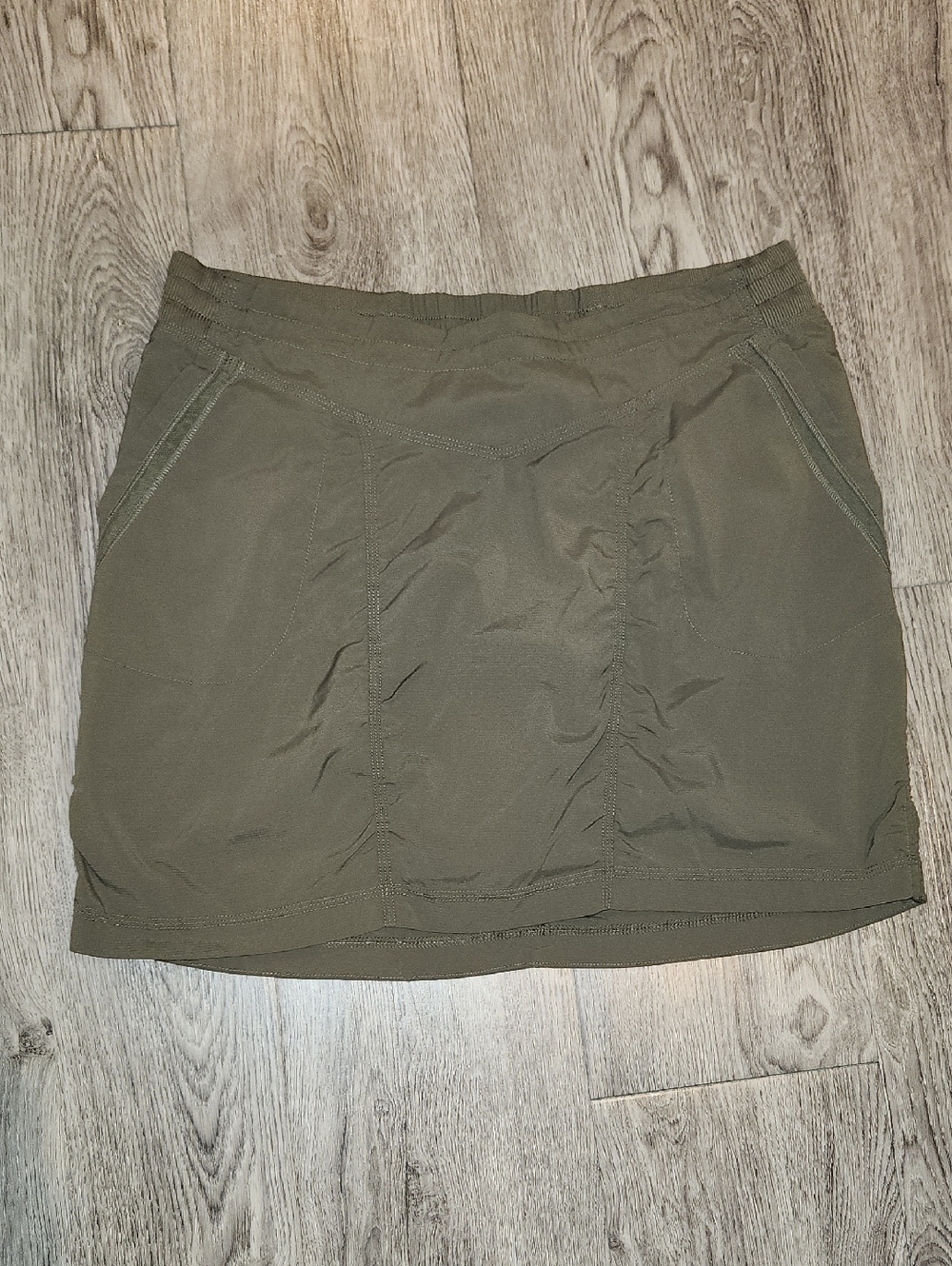 Indygena Casual Olive Green Skort with Front Stitching Size Large